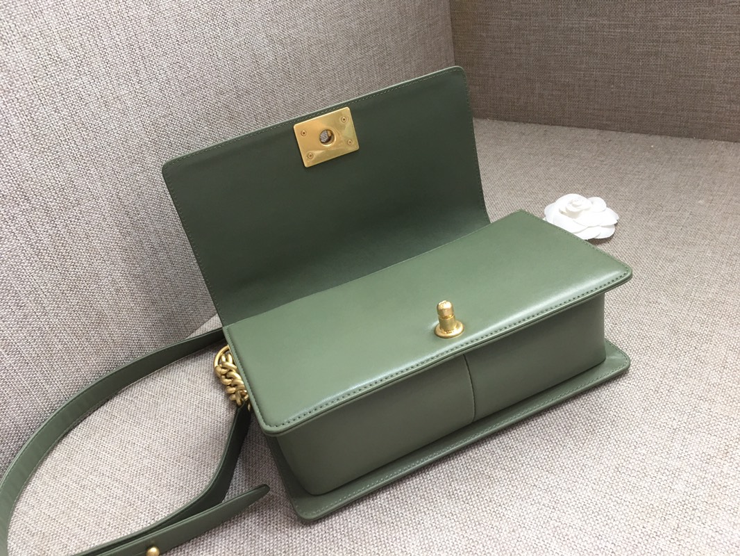 Lambskin Medium Boy Handbag Flap Bag A67086 Green